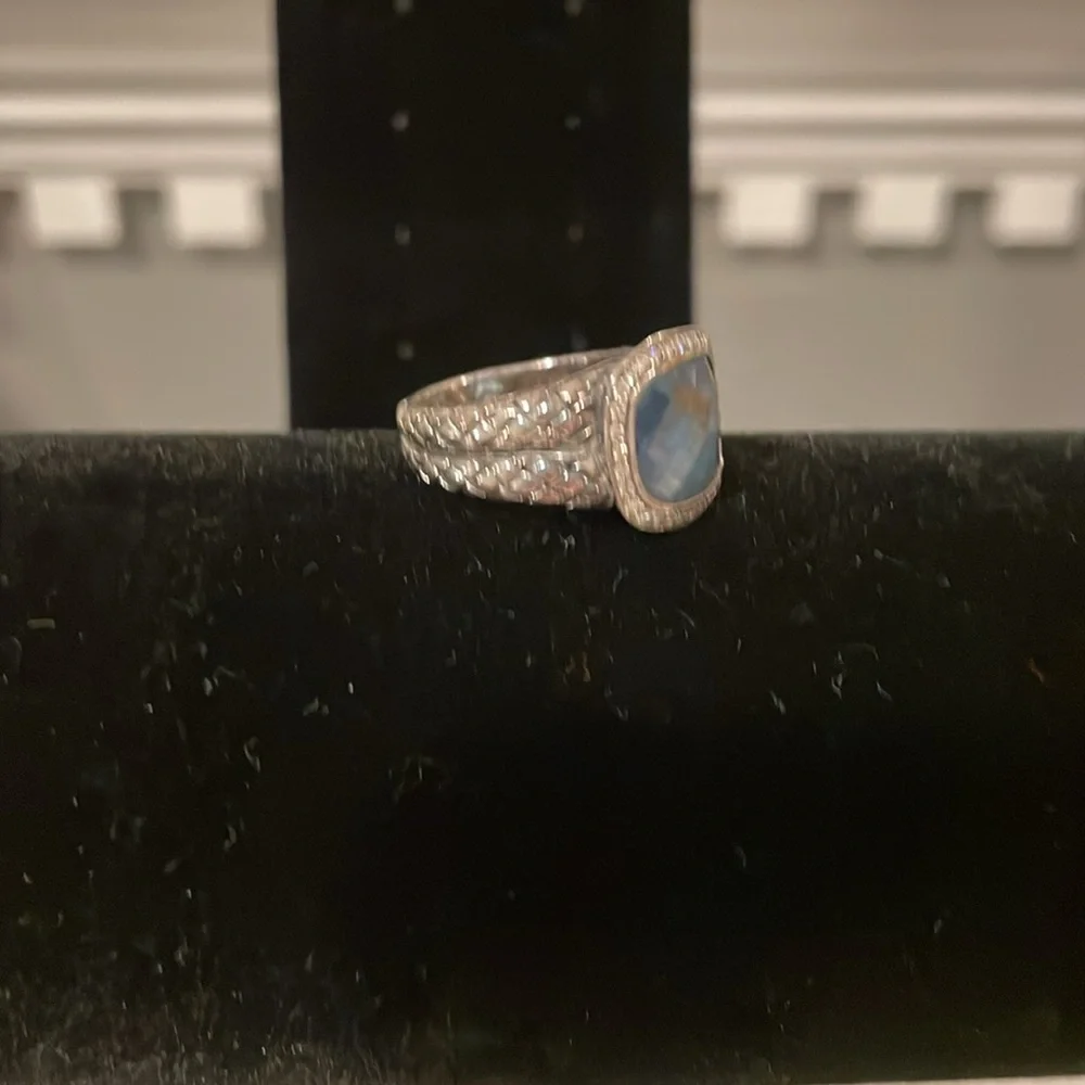 London blue ring in silver setting - Picture 2 of 3